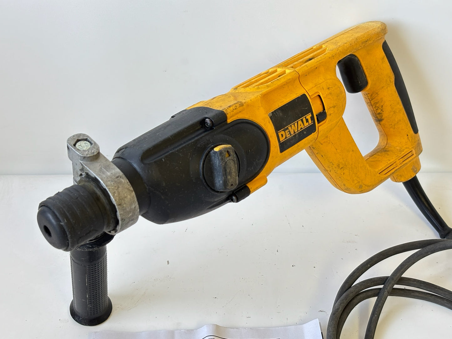 DEWALT D25263K 1‑1/8″ SDS‑PLUS D‑Handle Rotary Hammer Kit with 8.5‑Amp Motor