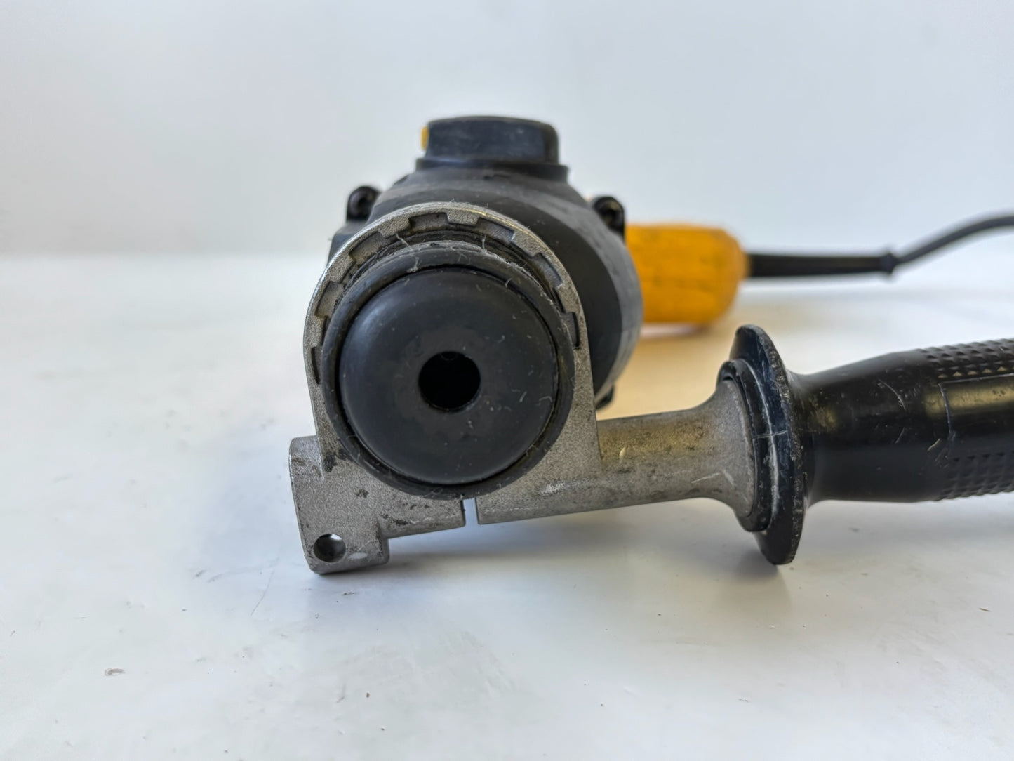 DEWALT D25263K 1‑1/8″ SDS‑PLUS D‑Handle Rotary Hammer Kit with 8.5‑Amp Motor