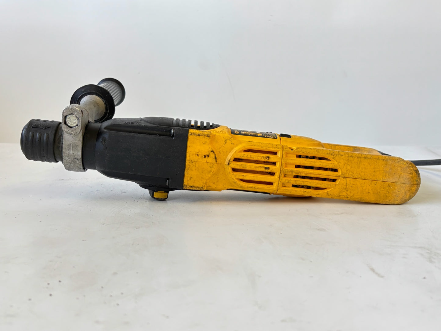 DEWALT D25263K 1‑1/8″ SDS‑PLUS D‑Handle Rotary Hammer Kit with 8.5‑Amp Motor