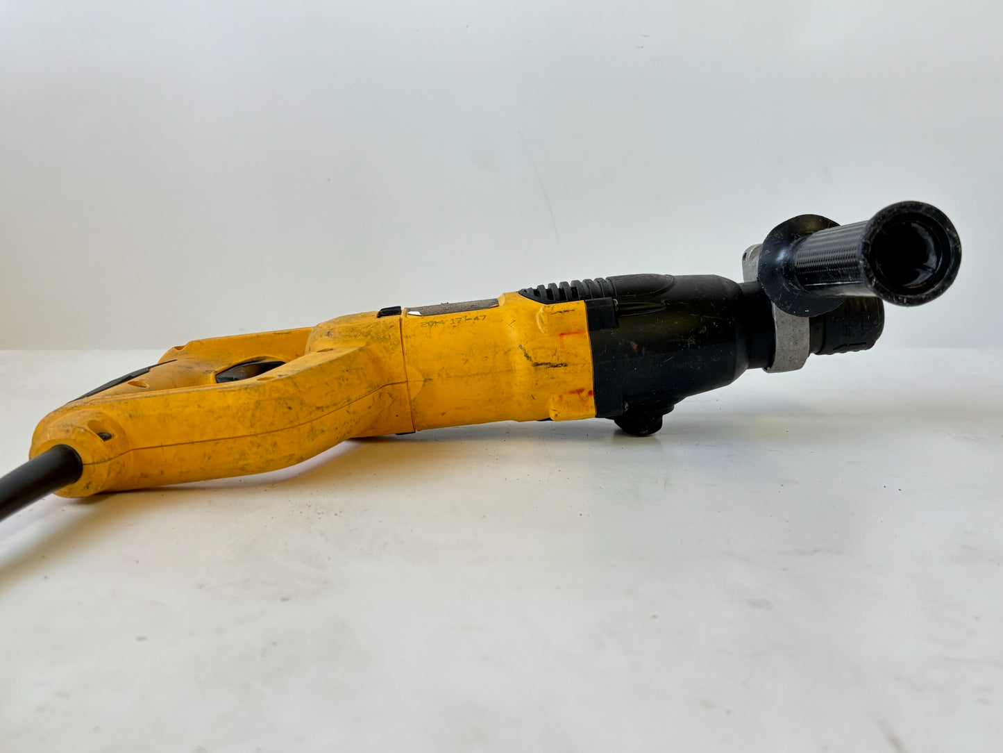DEWALT D25263K 1‑1/8″ SDS‑PLUS D‑Handle Rotary Hammer Kit with 8.5‑Amp Motor