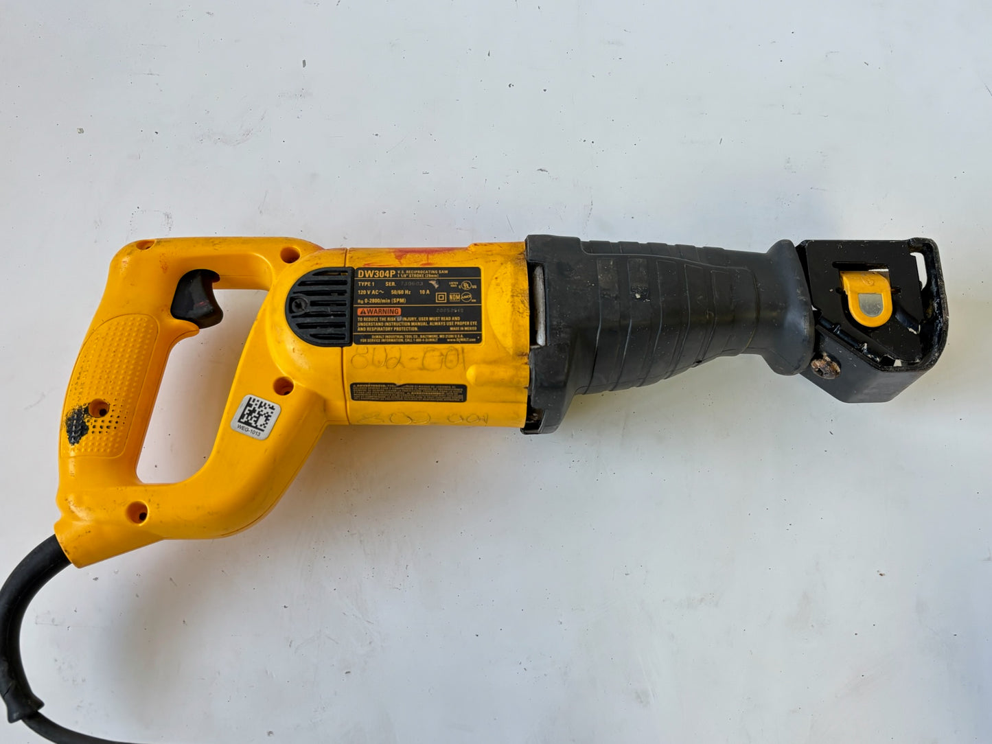 DEWALT DWE304 10‑Amp Variable‑Speed Reciprocating Saw with 4‑Position Blade Clamp