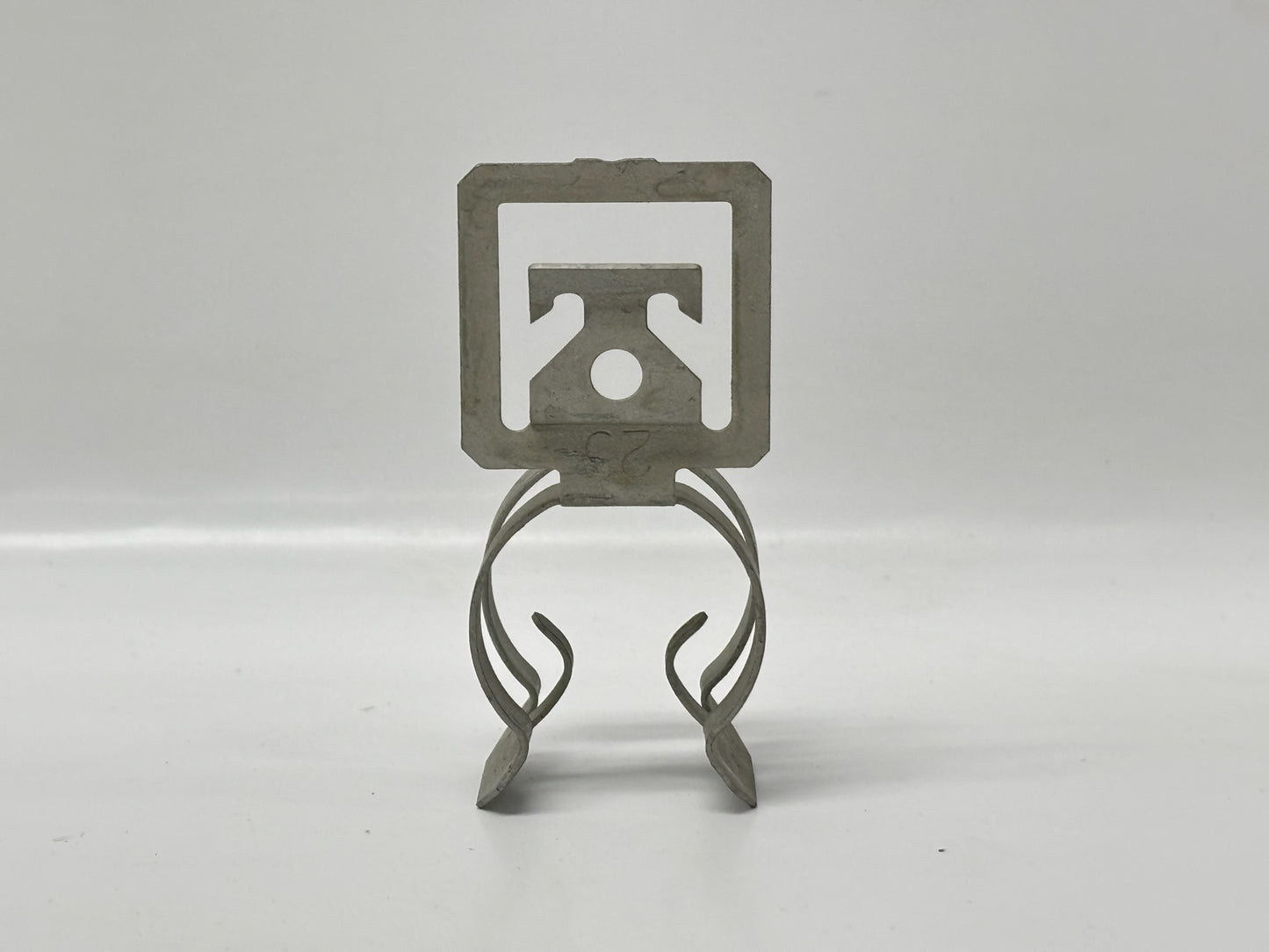 88PK nVent CADDY AR812 Conduit Snap Clip for ½"–¾" EMT/Metal Stud