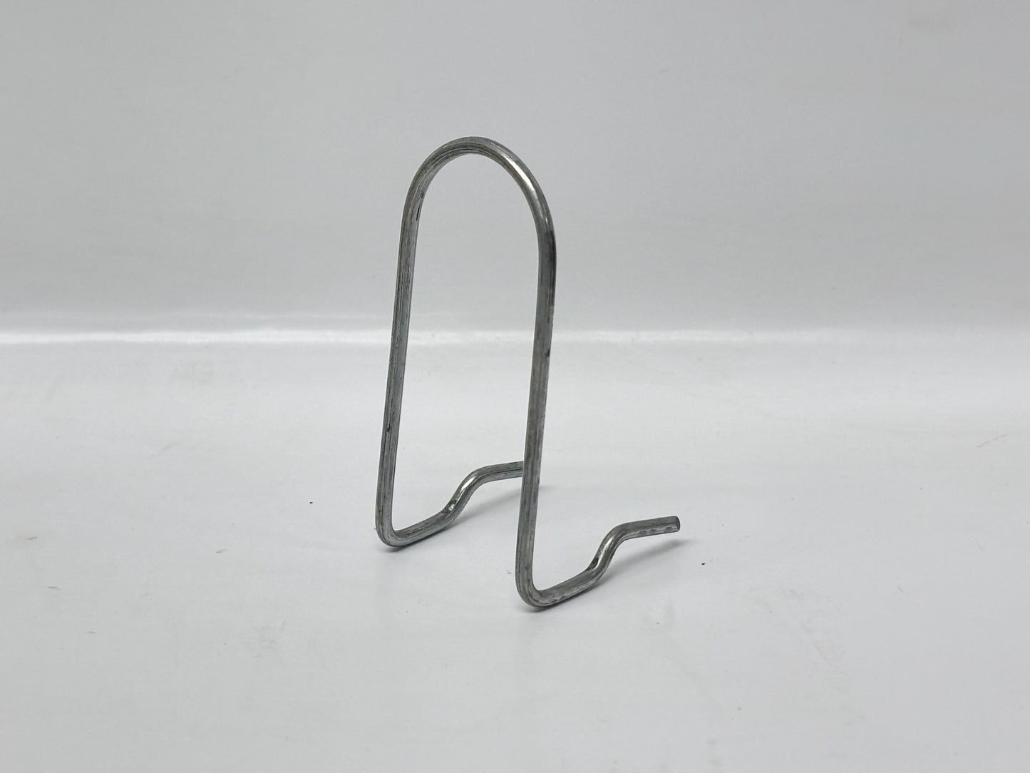 200PK nVent CADDY 12D15L Conduit Clip for 3/4" EMT – 50 lb Load Capacity