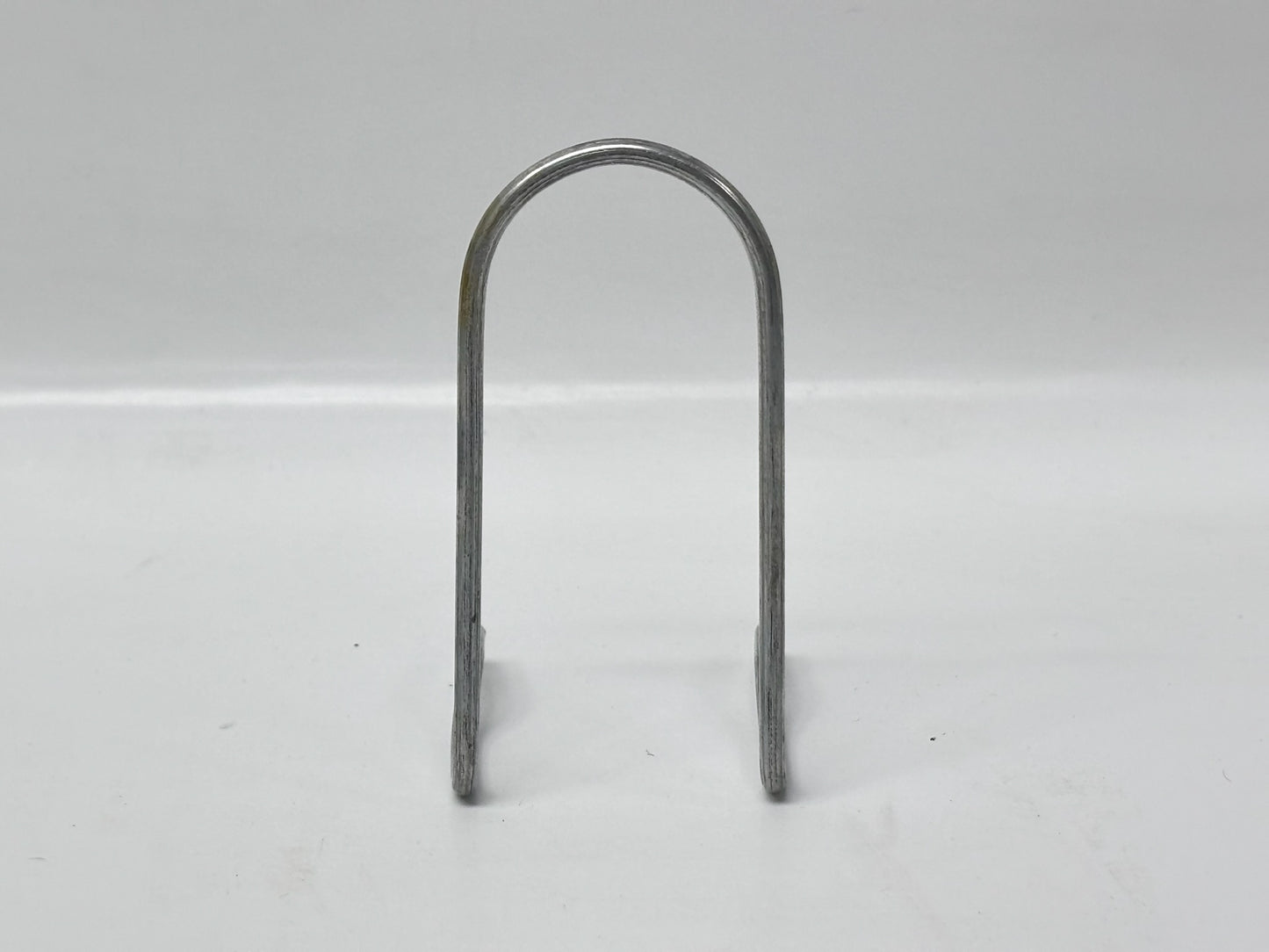 200PK nVent CADDY 12D15L Conduit Clip for 3/4" EMT – 50 lb Load Capacity