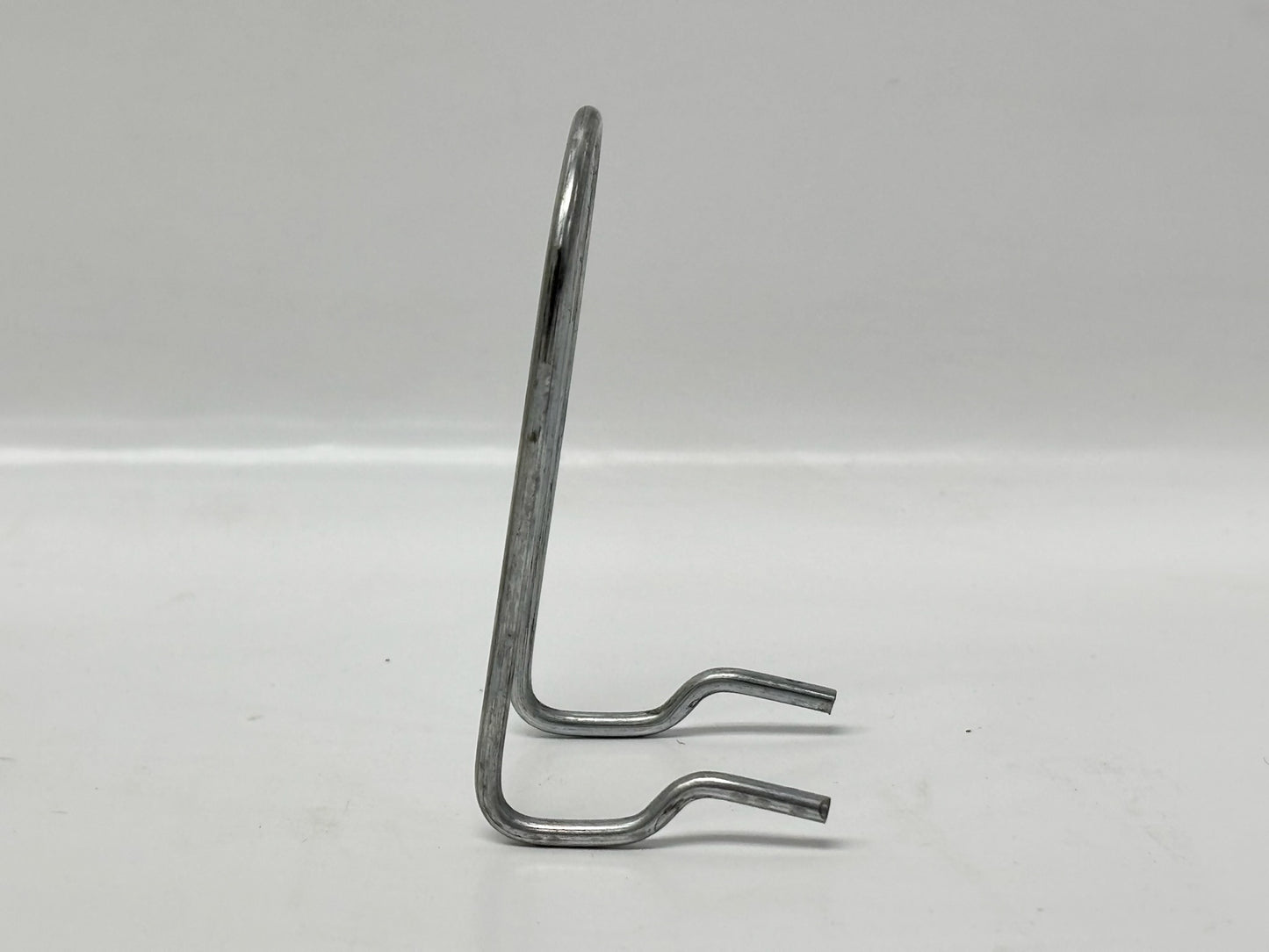 200PK nVent CADDY 12D15L Conduit Clip for 3/4" EMT – 50 lb Load Capacity