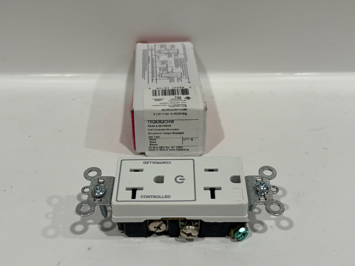 8PK Legrand TR26362CHW Plug Load Ctrl Receptacle 20A, White