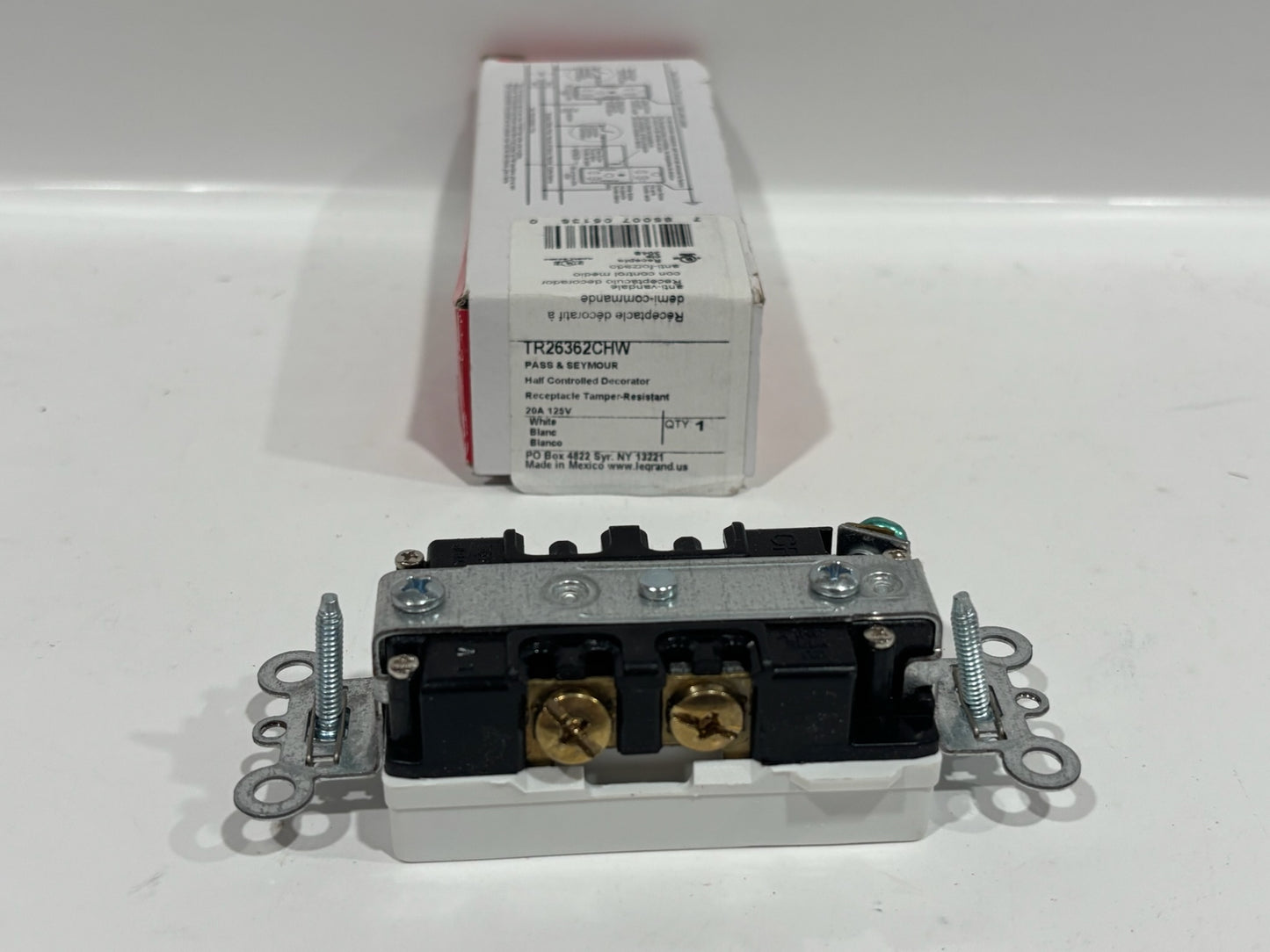 8PK Legrand TR26362CHW Plug Load Ctrl Receptacle 20A, White