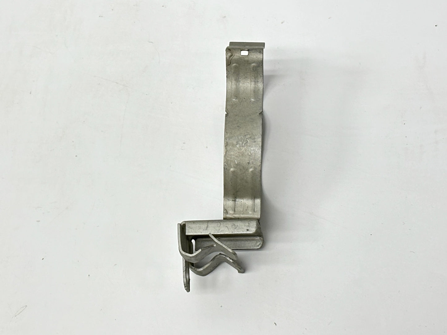 88PK nVent CADDY 24M24 Snap-On Clip for 1-1/2" Conduit to 1/8"–1/4" Flange
