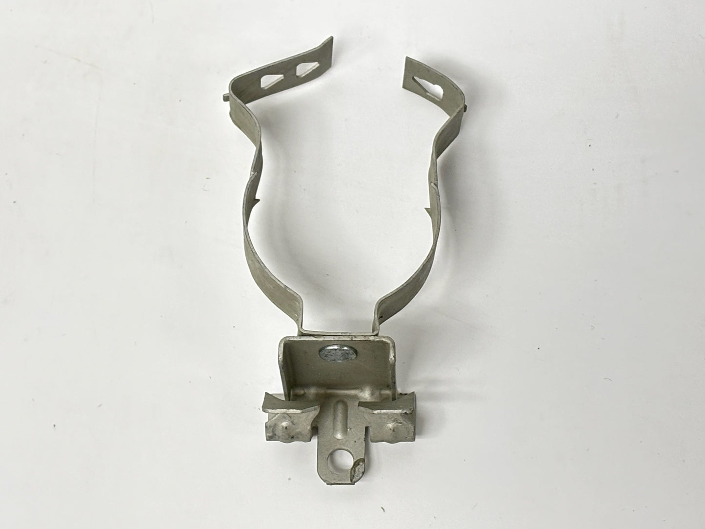 88PK nVent CADDY 24M24 Snap-On Clip for 1-1/2" Conduit to 1/8"–1/4" Flange