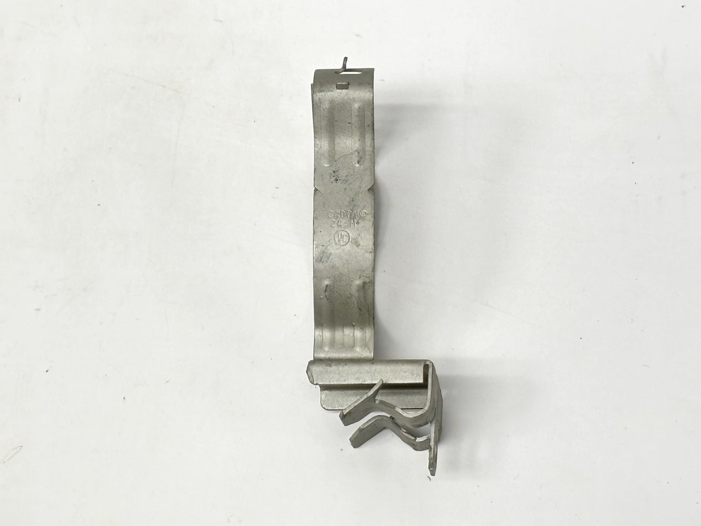 88PK nVent CADDY 24M24 Snap-On Clip for 1-1/2" Conduit to 1/8"–1/4" Flange