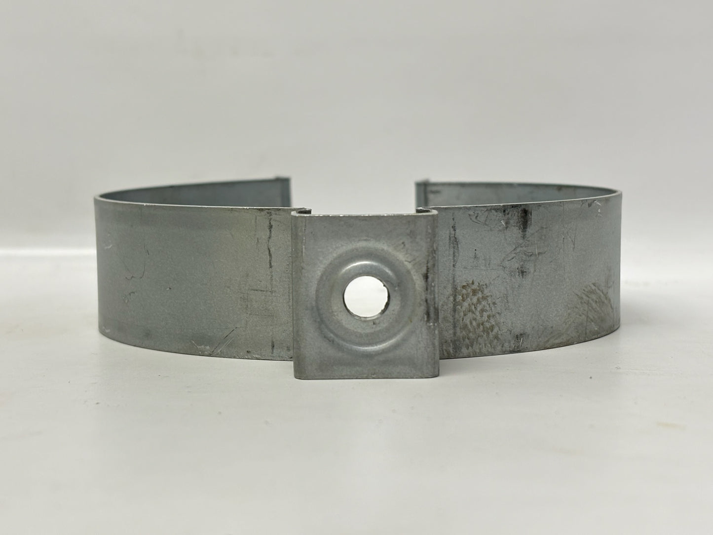20PK nVent CADDY CD9B Bolt-Close Conduit Clamp for 4" EMT/Rigid – Steel