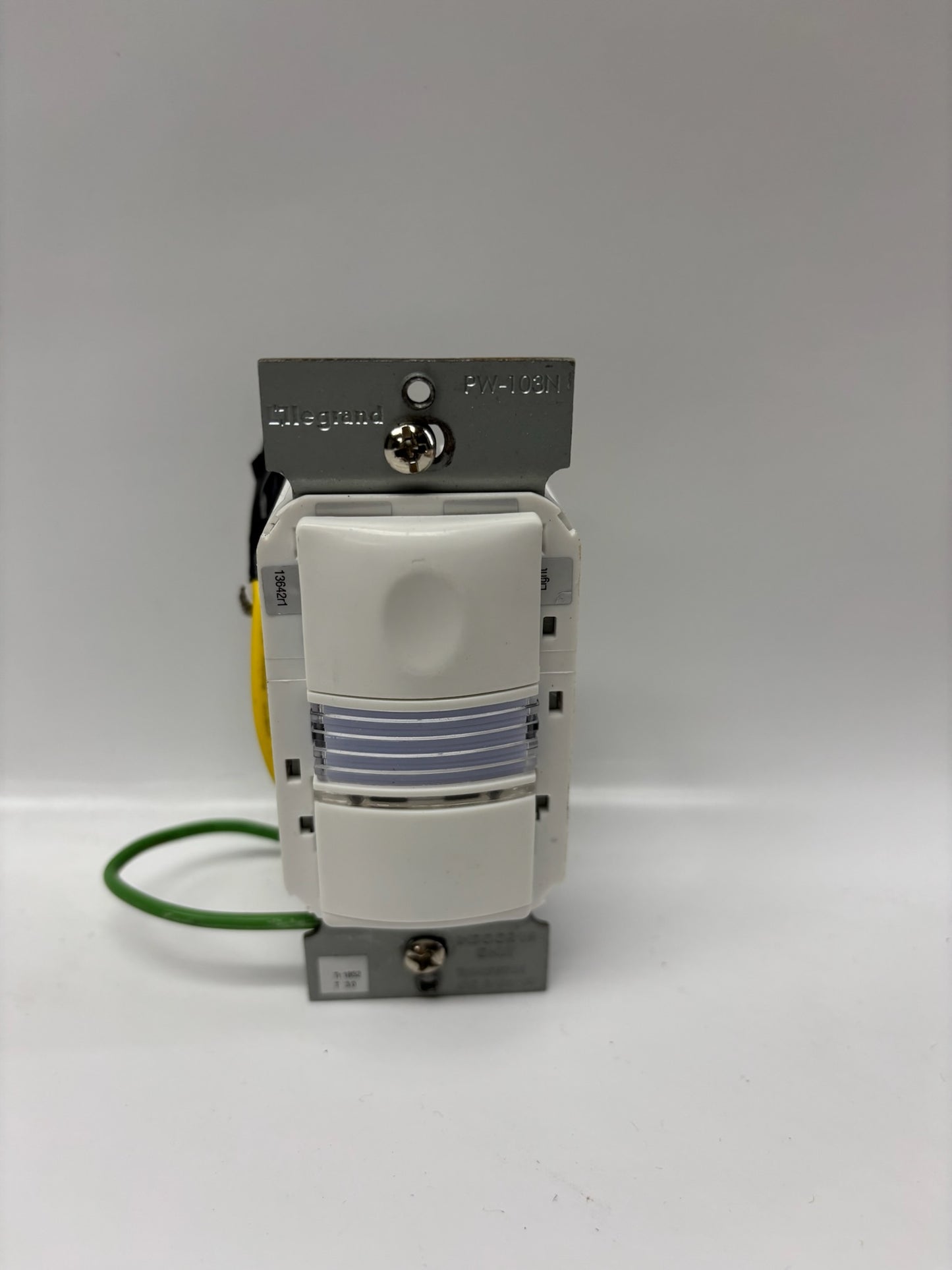 Used Leviton DL15S Lumina RF 15A Smart Wall Switch 120–277V