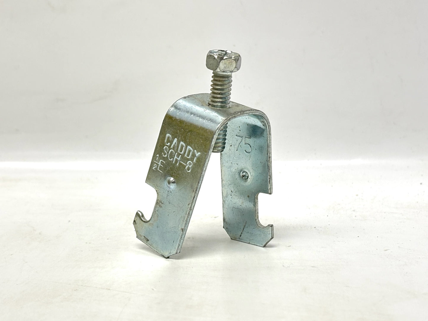 100PK nVent CADDY SCH8 One‑Piece Strut Clamp, ½″ EMT, Steel