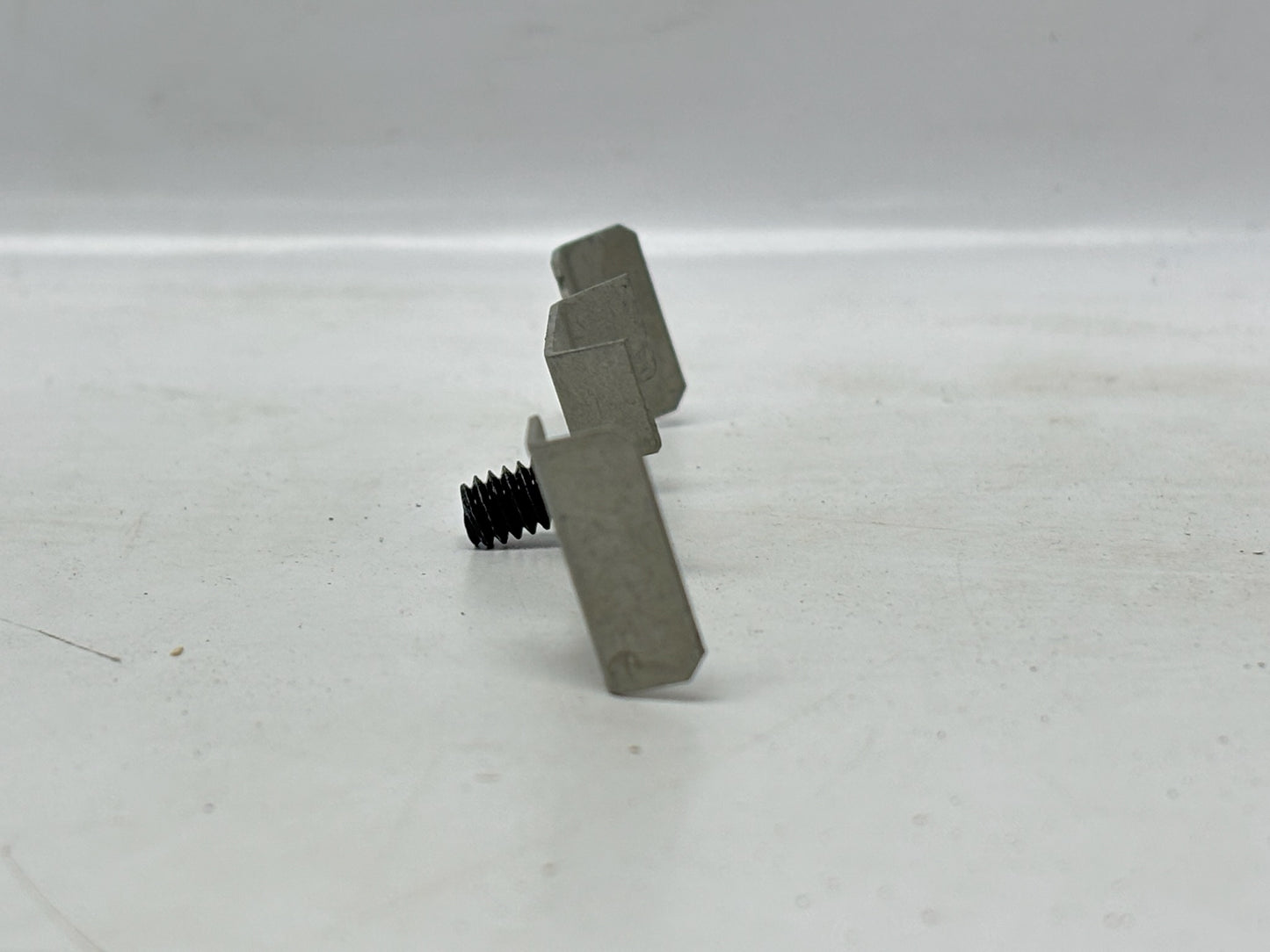 100PK nVent CADDY 4Z4S Multi‑Function Clip, ¼″ Rod / #12‑#8 Wire, ¼″ Screw