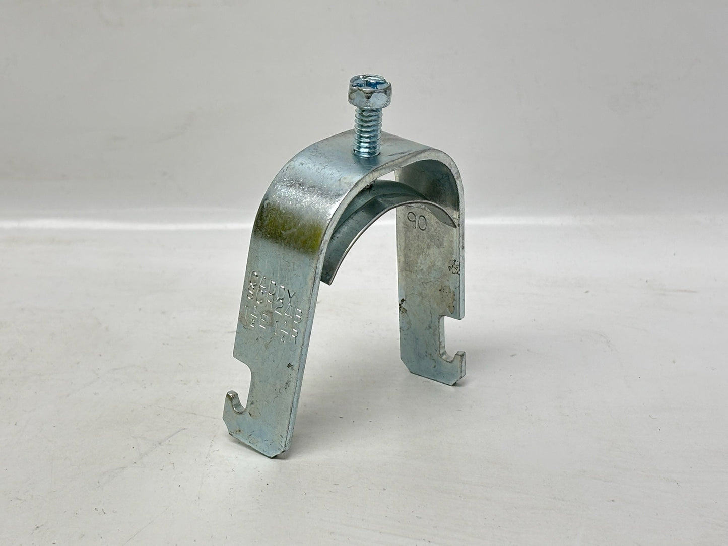 90PK nVent CADDY SCH24B One‑Piece Strut Clamp, 1‑1/2″ EMT / 1‑1/4″ Rigid, Steel
