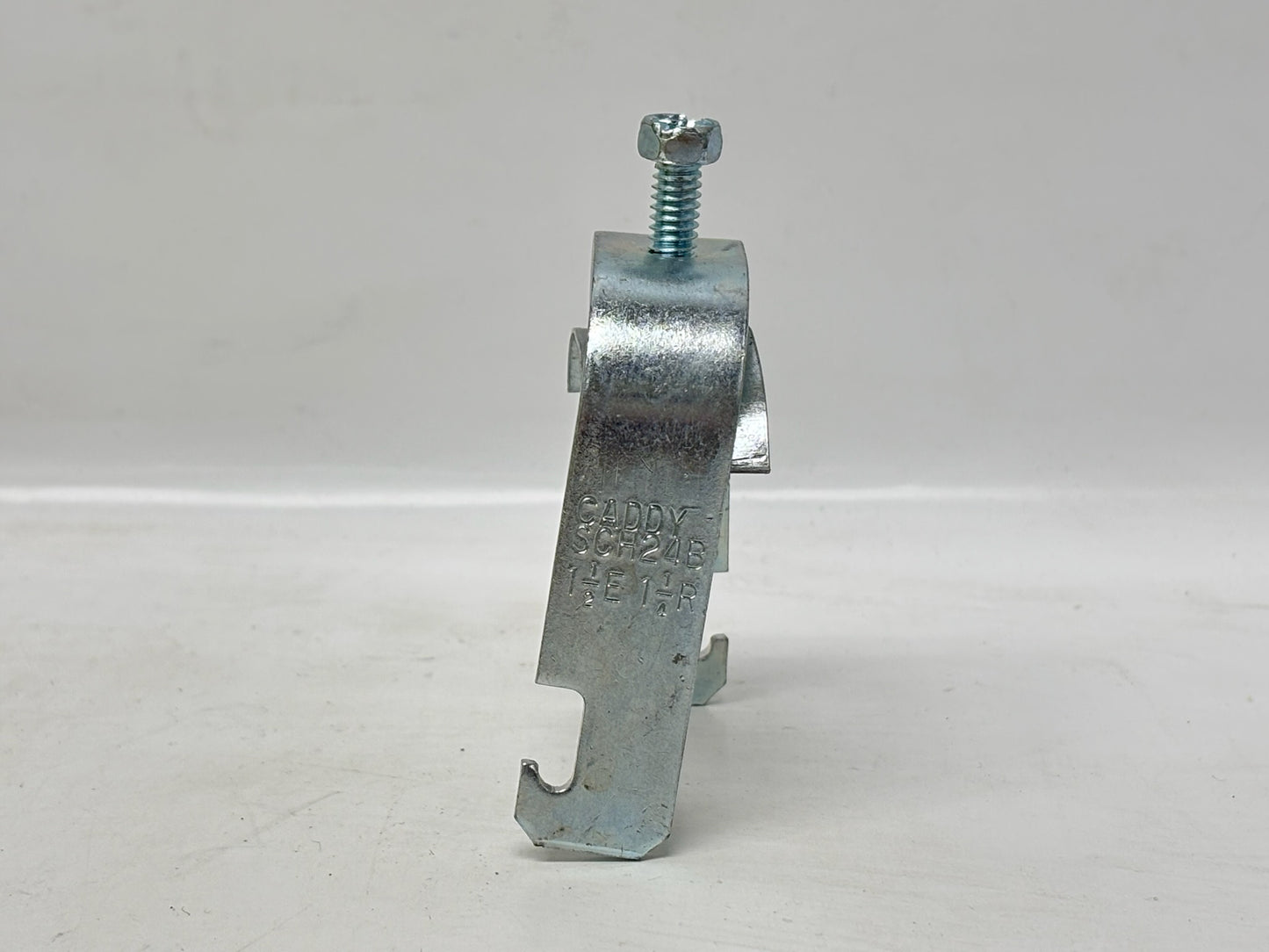 90PK nVent CADDY SCH24B One‑Piece Strut Clamp, 1‑1/2″ EMT / 1‑1/4″ Rigid, Steel