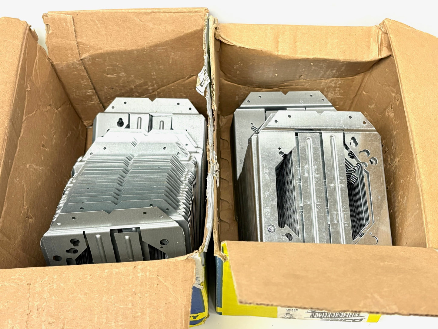 100PK nVent CADDY MEB1 Mounting Bracket for 4″/4‑11/16″ Electrical Boxes, Steel