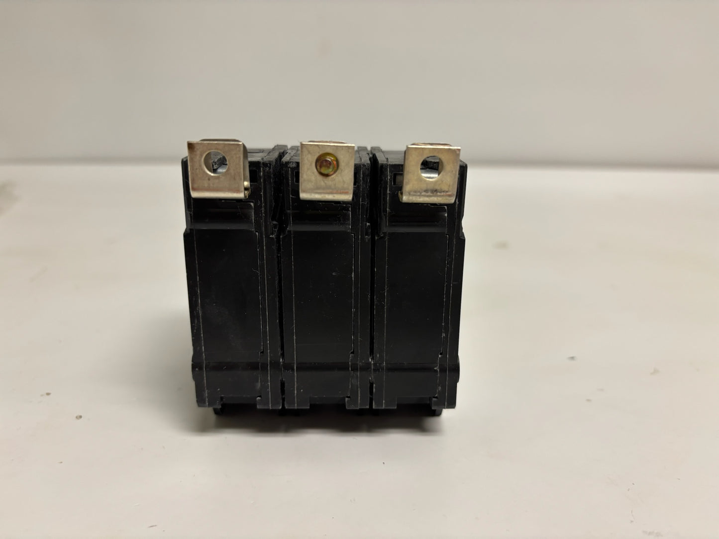 New GE Consumer & Industrials 100 AMP 3 Pole Circuit Breaker THQB32100