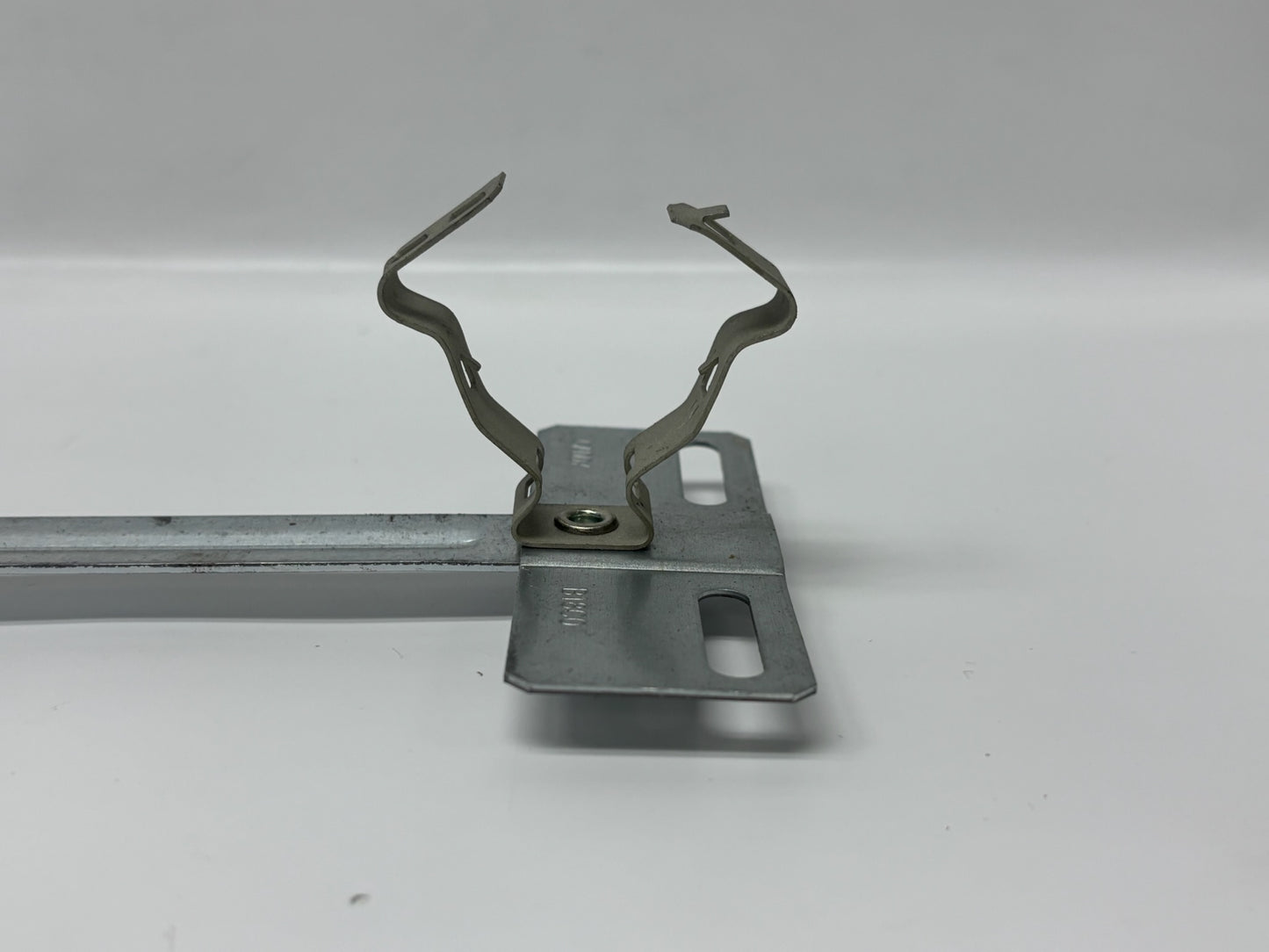 25 Pk nVent Caddy 812MB18C0 B18-C0-Z Box/Multiple Conduit Hanger With Rod Clip