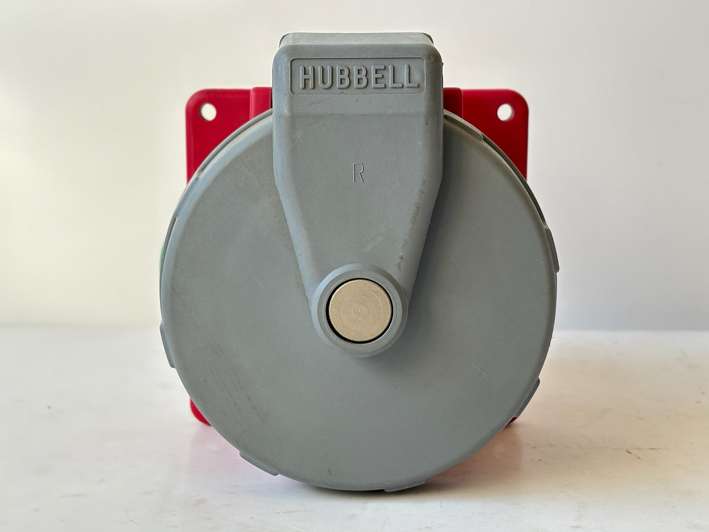 Hubbell HBL460R7W 60 A 480 V 3-Pole/4-Wire IEC Watertight Receptacle