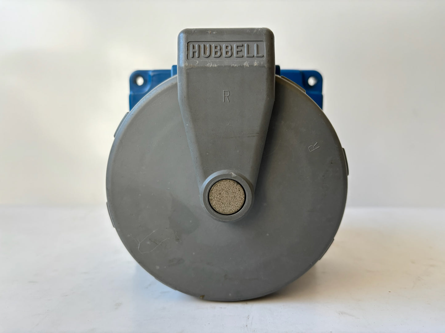 Hubbell 4100R9W Pin & Sleeve Receptacle