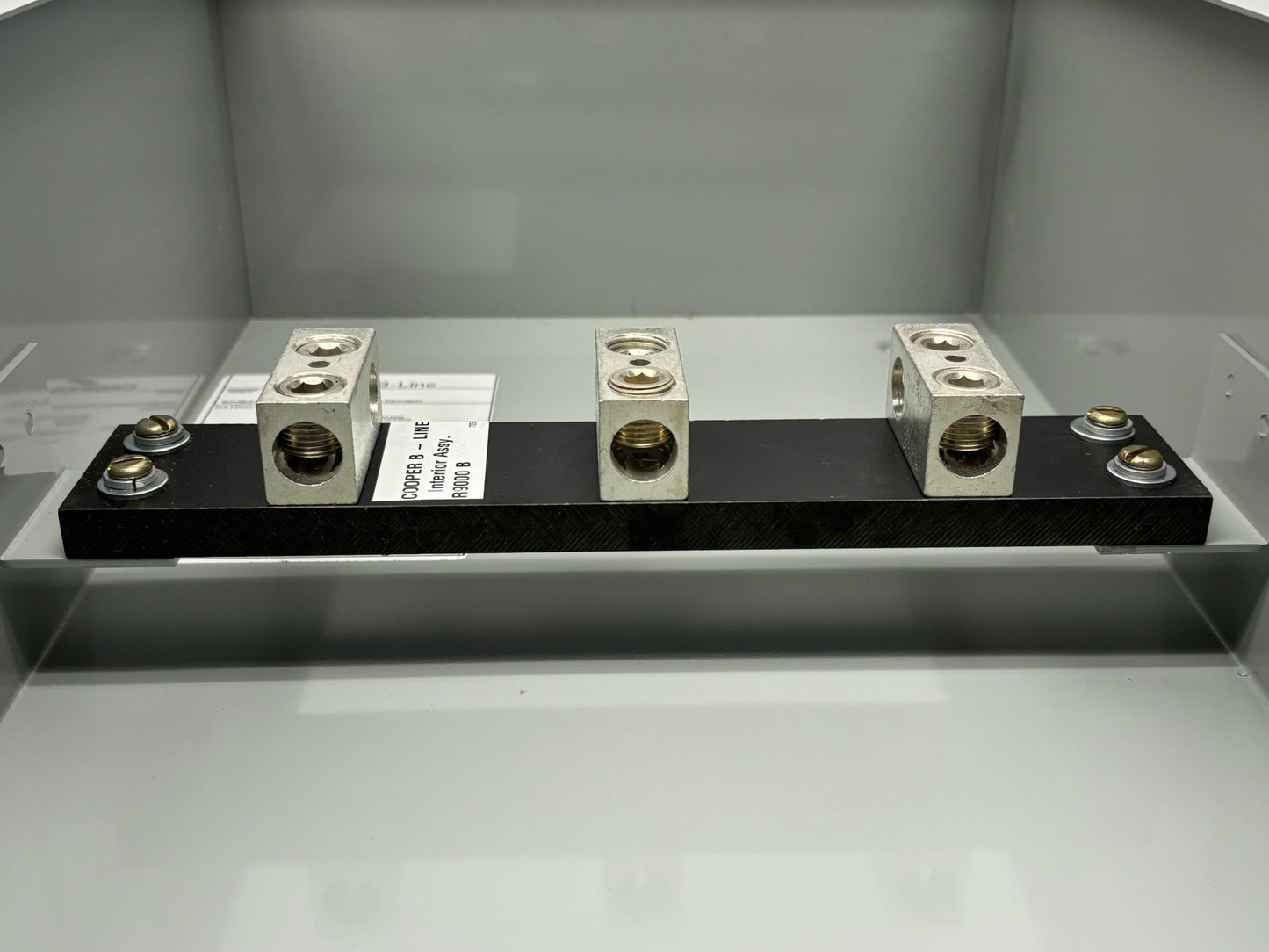 Eaton R9000 B Bussed Underground Terminal 200A NEMA 3R Enclosure