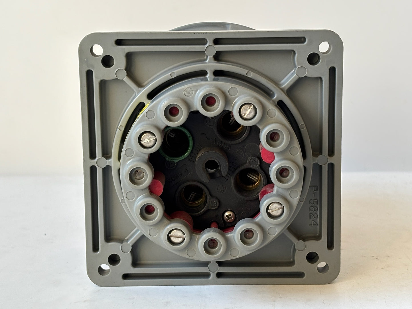 Hubbell 460B7W 60A 480V 3-Phase 4-Wire Watertight Male Connector