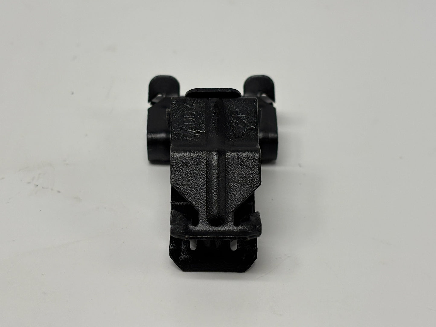 40 Pk nVent Caddy 8P24SM Side-Mount Conduit and Flange Clip for 1/2″ EMT Support
