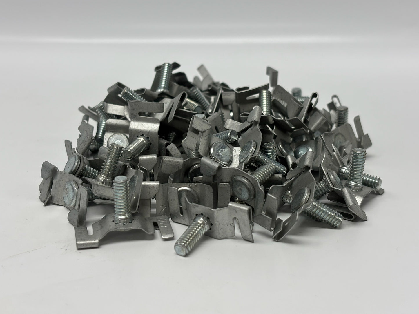 75 Pk nVent Caddy 4G9 9/16″ Twist-On Fixture Support Clip for T-Grid