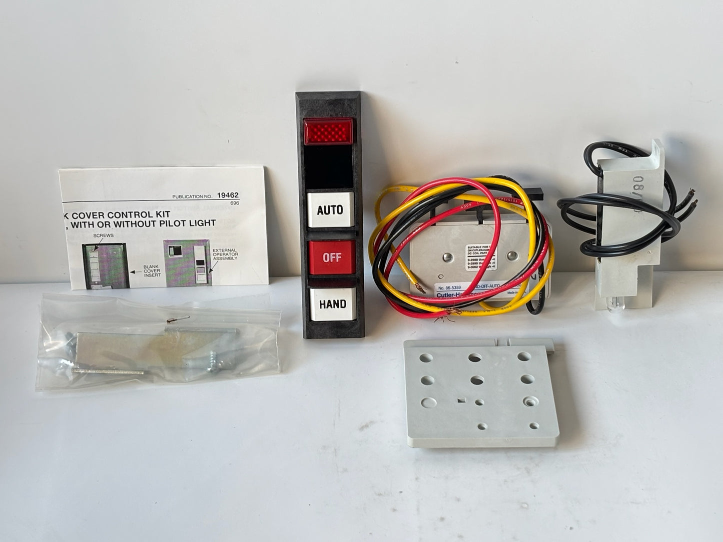 Cutler-Hammer C400GK32A 2-Position Selector Switch Operator, 30mm