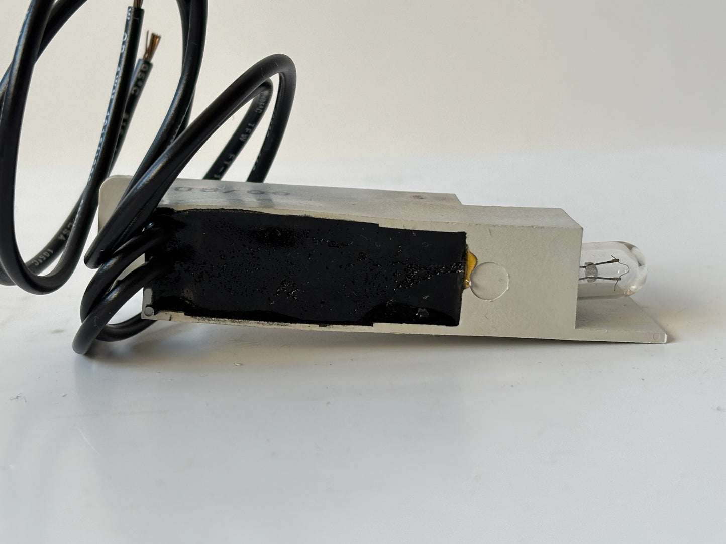 Cutler-Hammer C400GK32A 2-Position Selector Switch Operator, 30mm