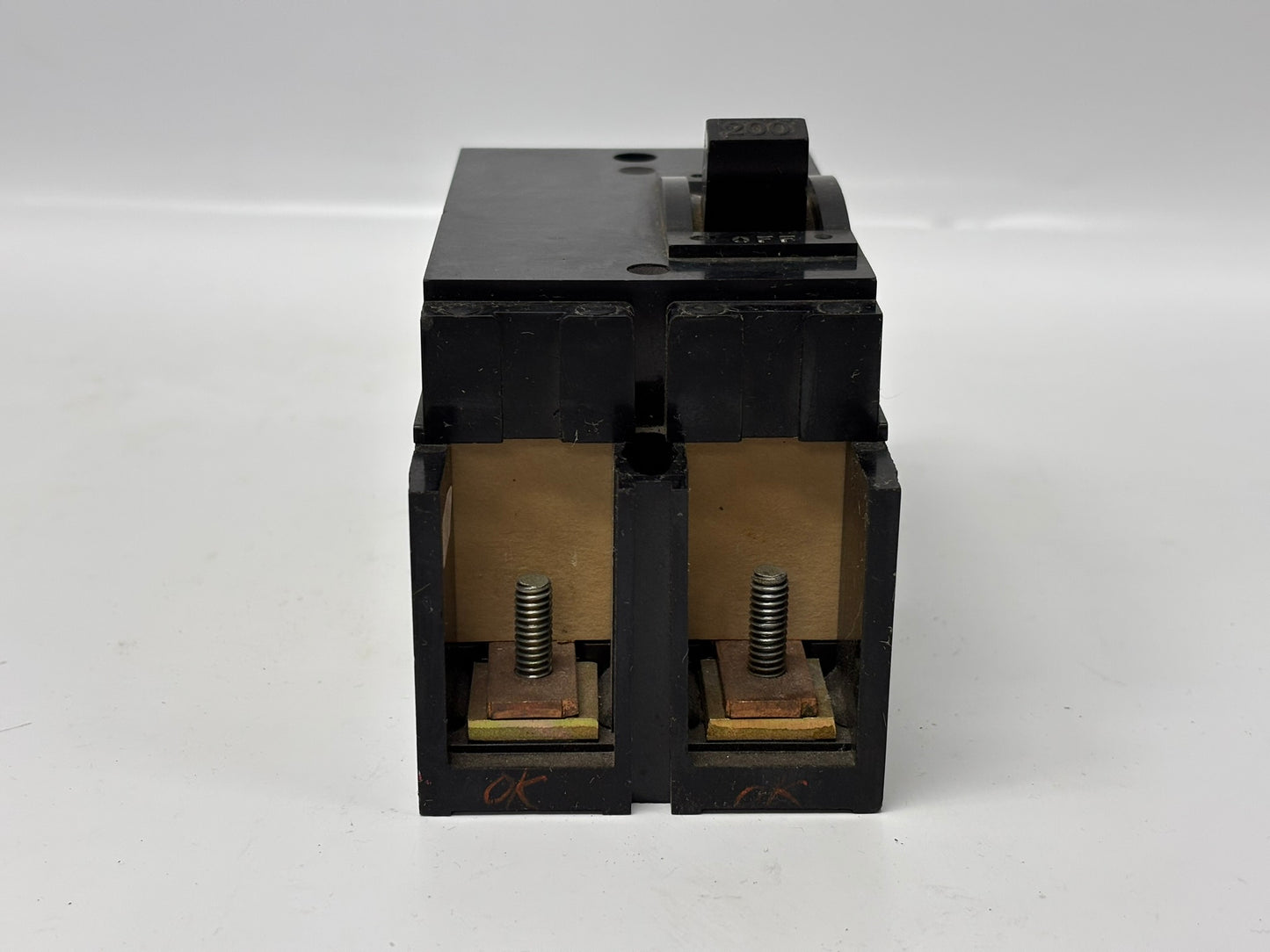 Square D Q2M-2200-MT 200 Amp 2-Pole Molded Case Circuit Breaker 120/240 V