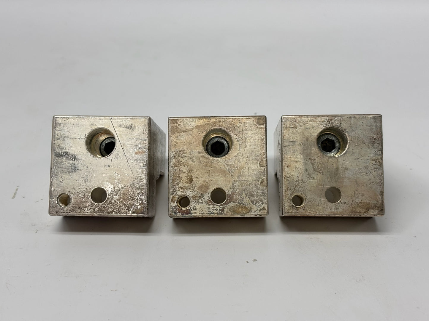 3 Pk Eaton EML25 Lug Kit for S801T Switch Fuse — Replacement Mounting Hardware