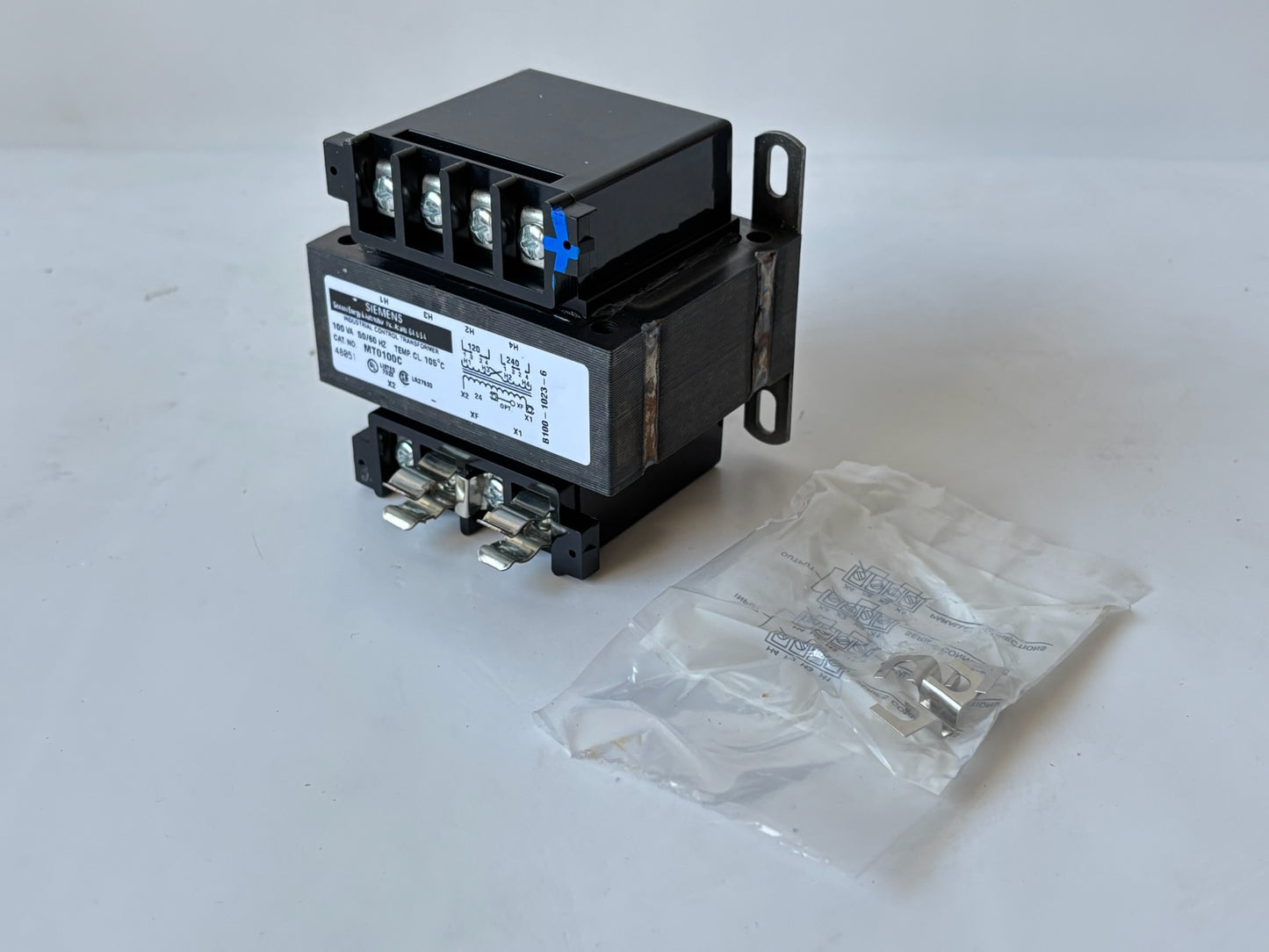 Siemens MT0100C Control Transformer — 100 VA, 120/240 V Primary to 24 V Secondary