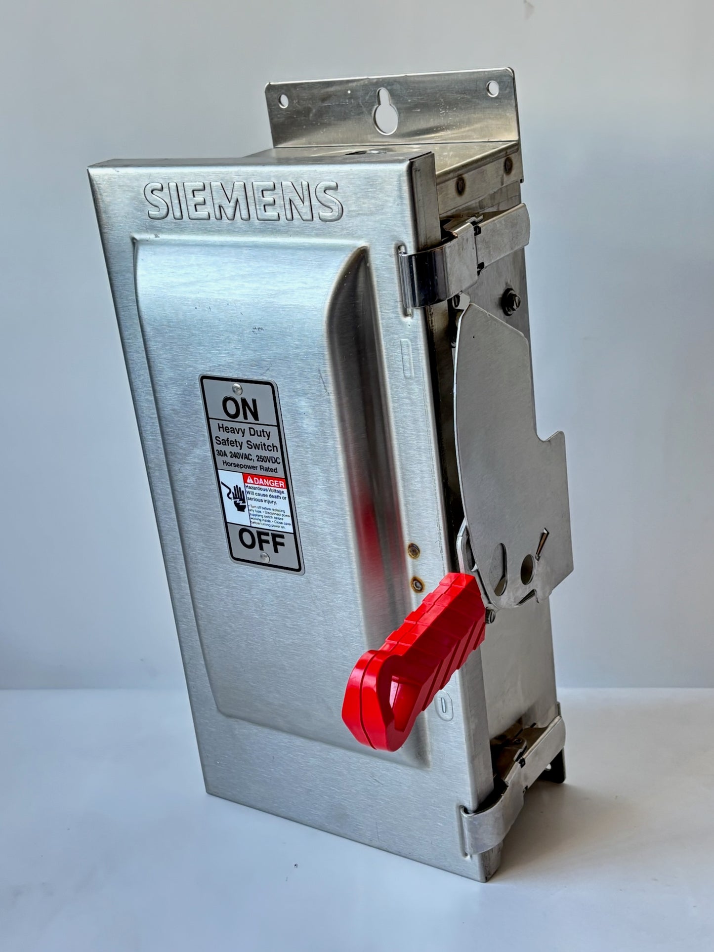 Siemens HF221S Heavy‑Duty Fusible Safety Switch 30 A 240 V Type 4X