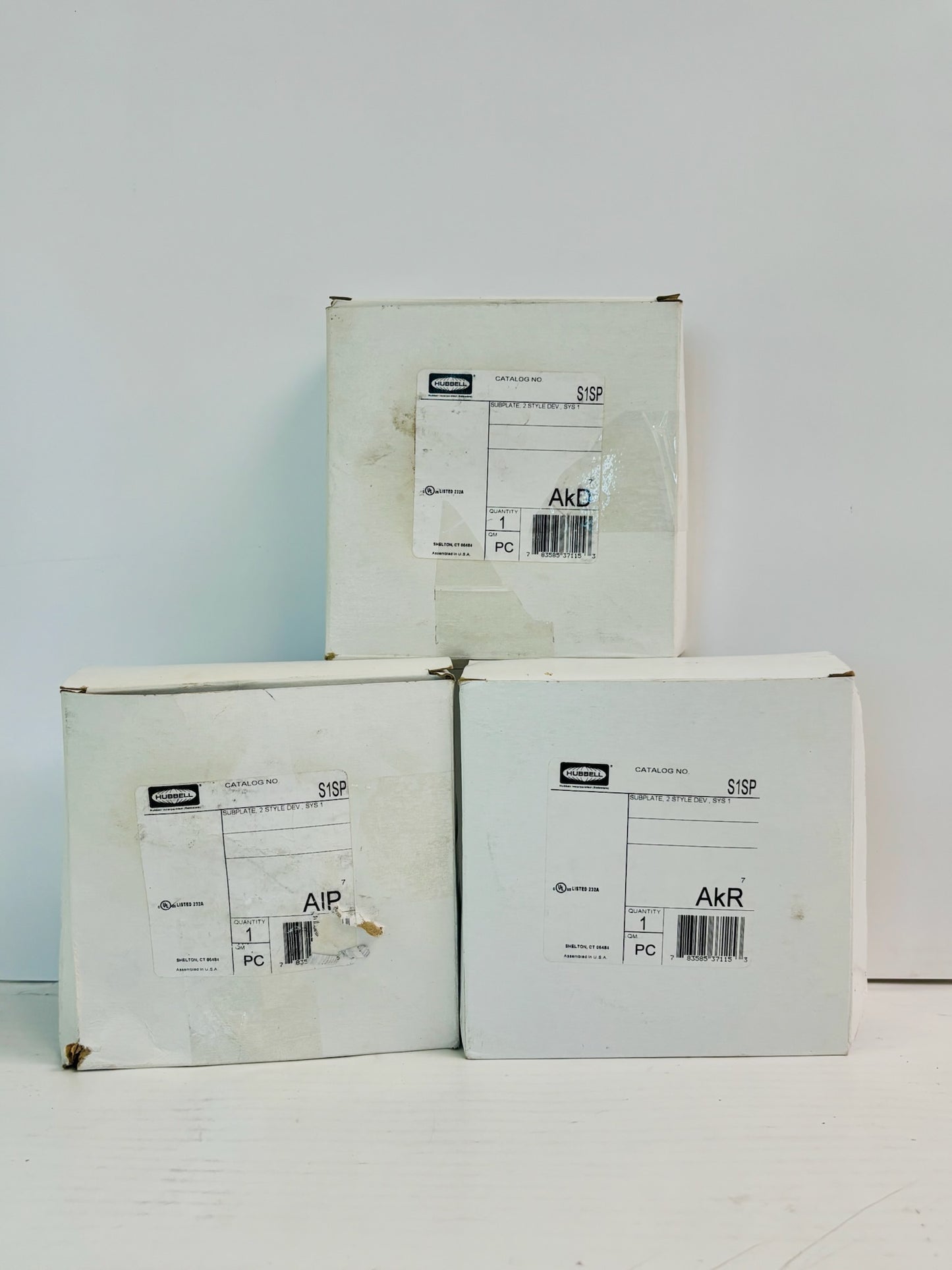3 PK Hubbell S1SP Dual StyleLine®/Decorator Sub-Plate — Floor Box Insert