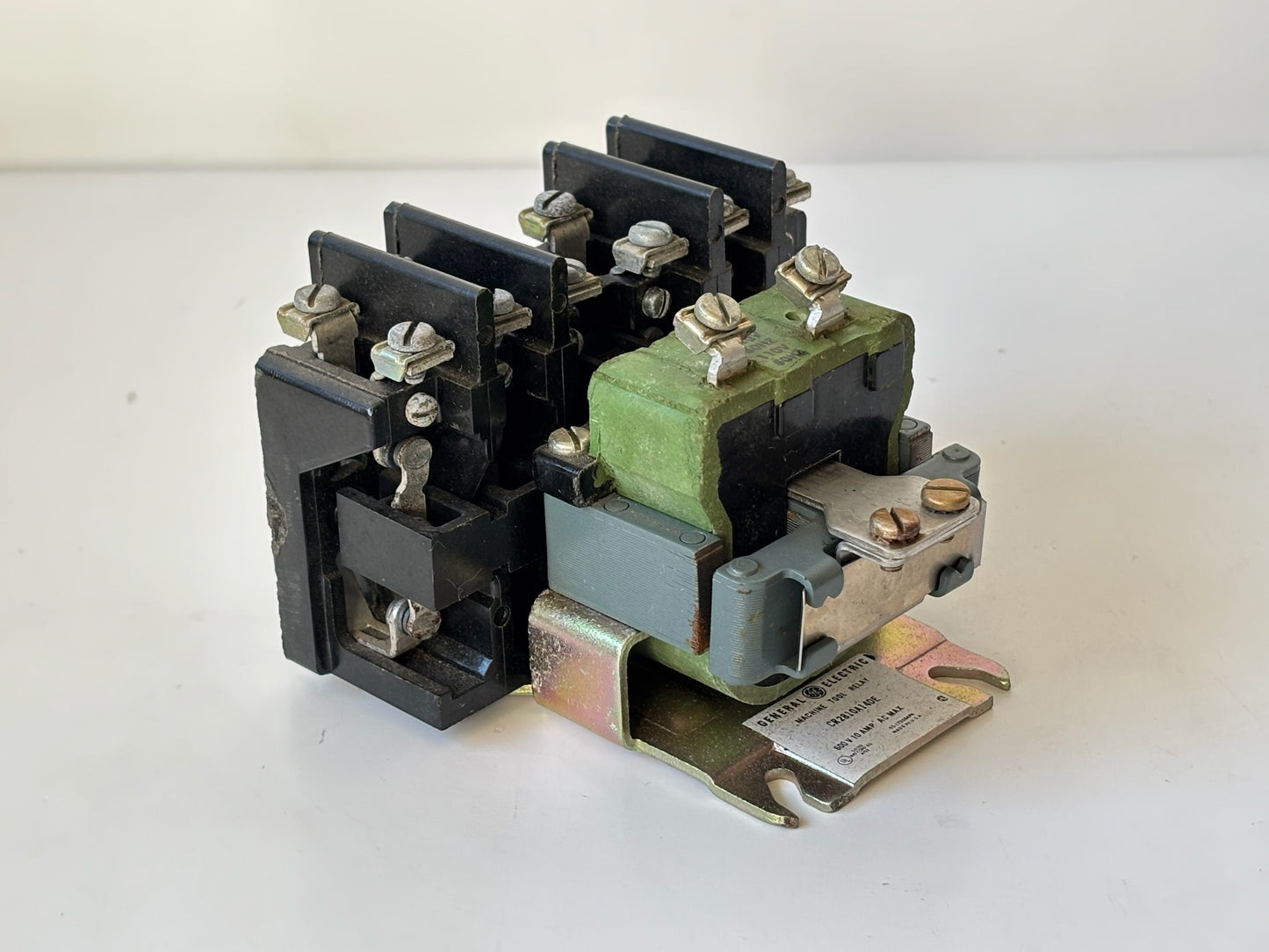 General Electric CR2810A14DE22 Machine Tool Relay 10 A 600 V 110/120 V Coil