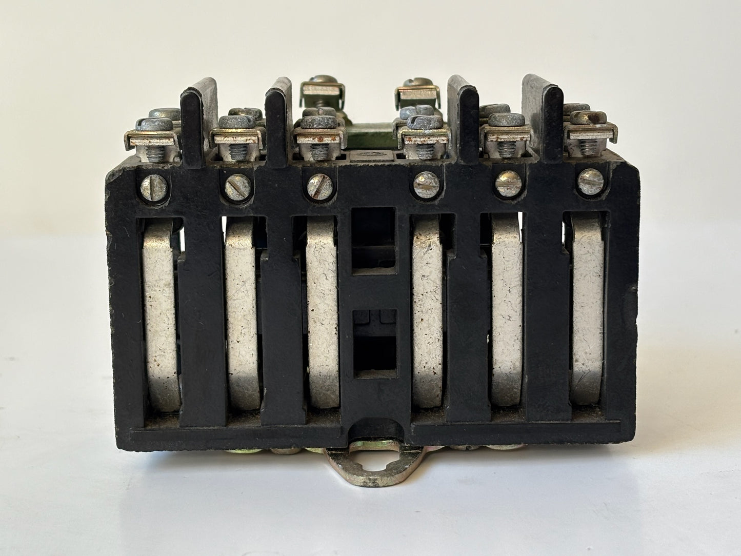 General Electric CR2810A14DE22 Machine Tool Relay 10 A 600 V 110/120 V Coil