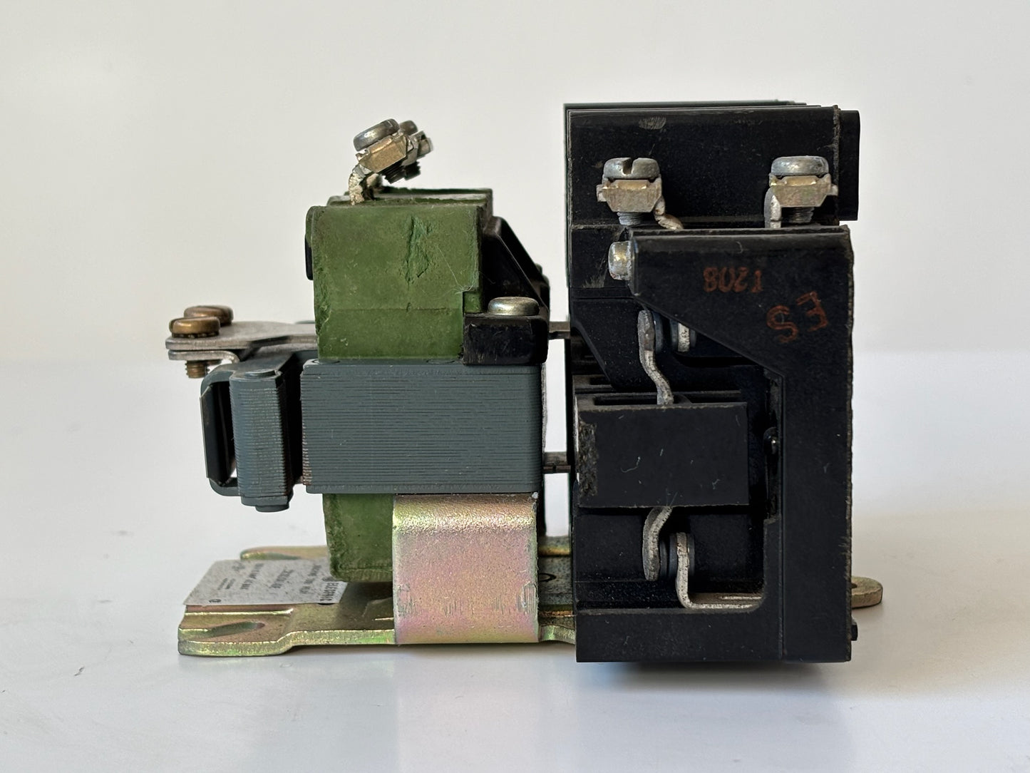 General Electric CR2810A14DE22 Machine Tool Relay 10 A 600 V 110/120 V Coil