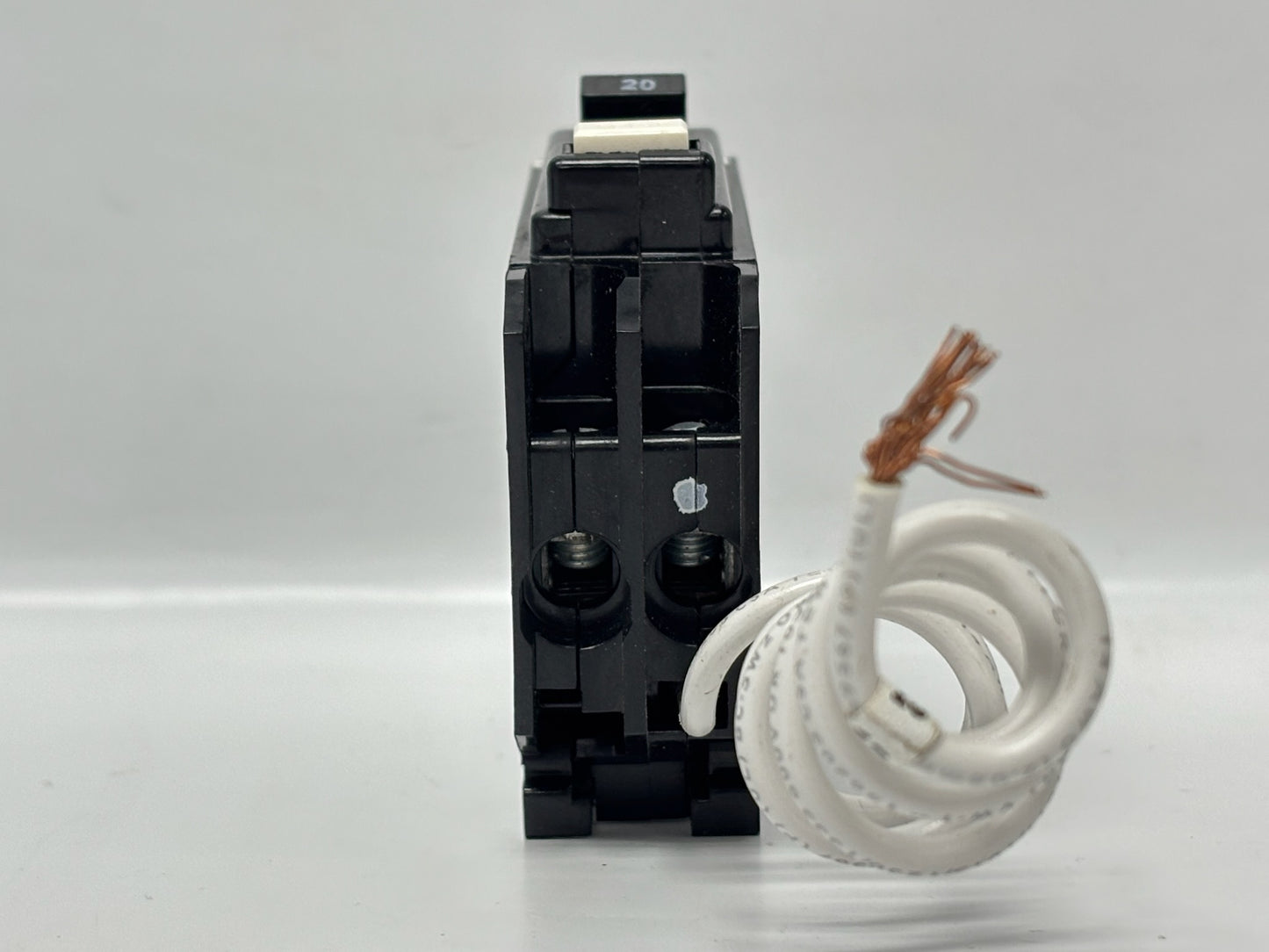 2PK Eaton QBGFT1020 Ground Fault Circuit Breaker – 20 A, Single-Pole (used)