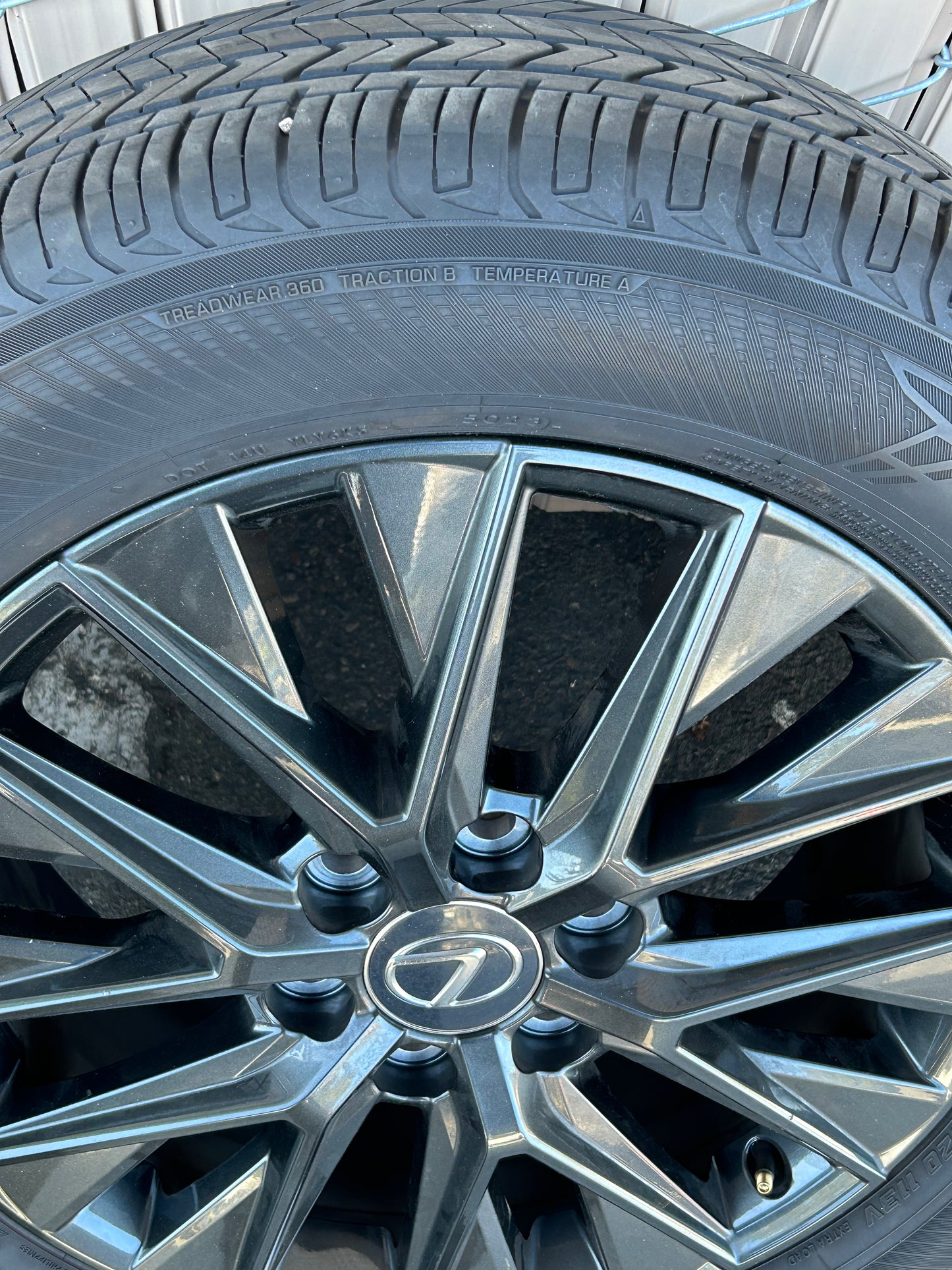 Lexus GX550 2024-2025 20" Factory Set of Wheels & Tires 265/55 R20 113V 3k miles