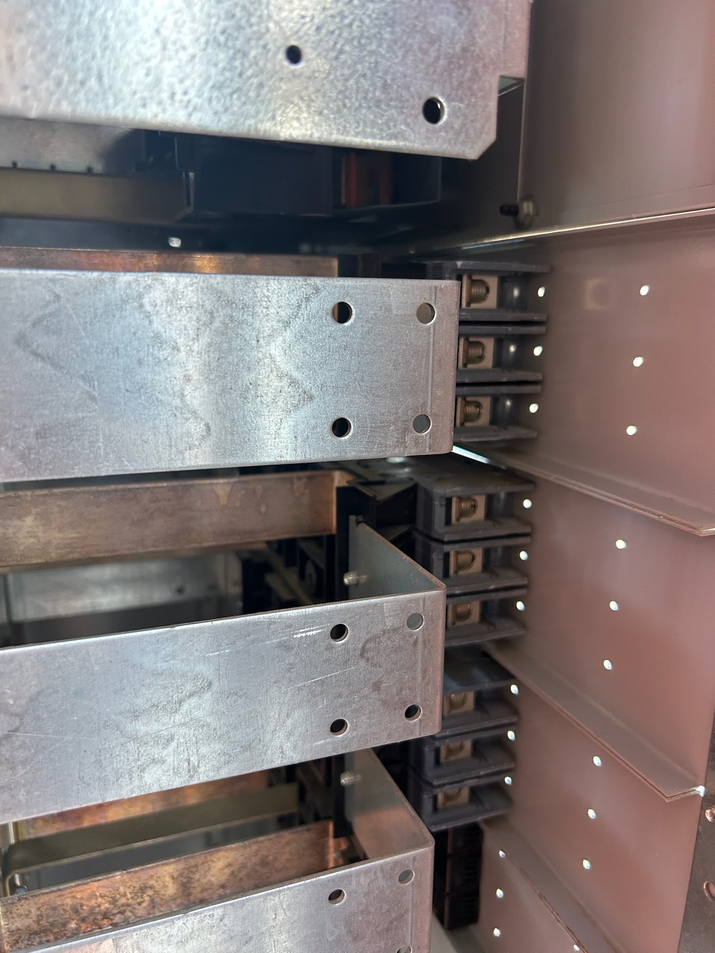 SIEMENS 800 AMP Switchboard & Meter 208Y/120V 60hz 3 Phase 4 Wire Distribution