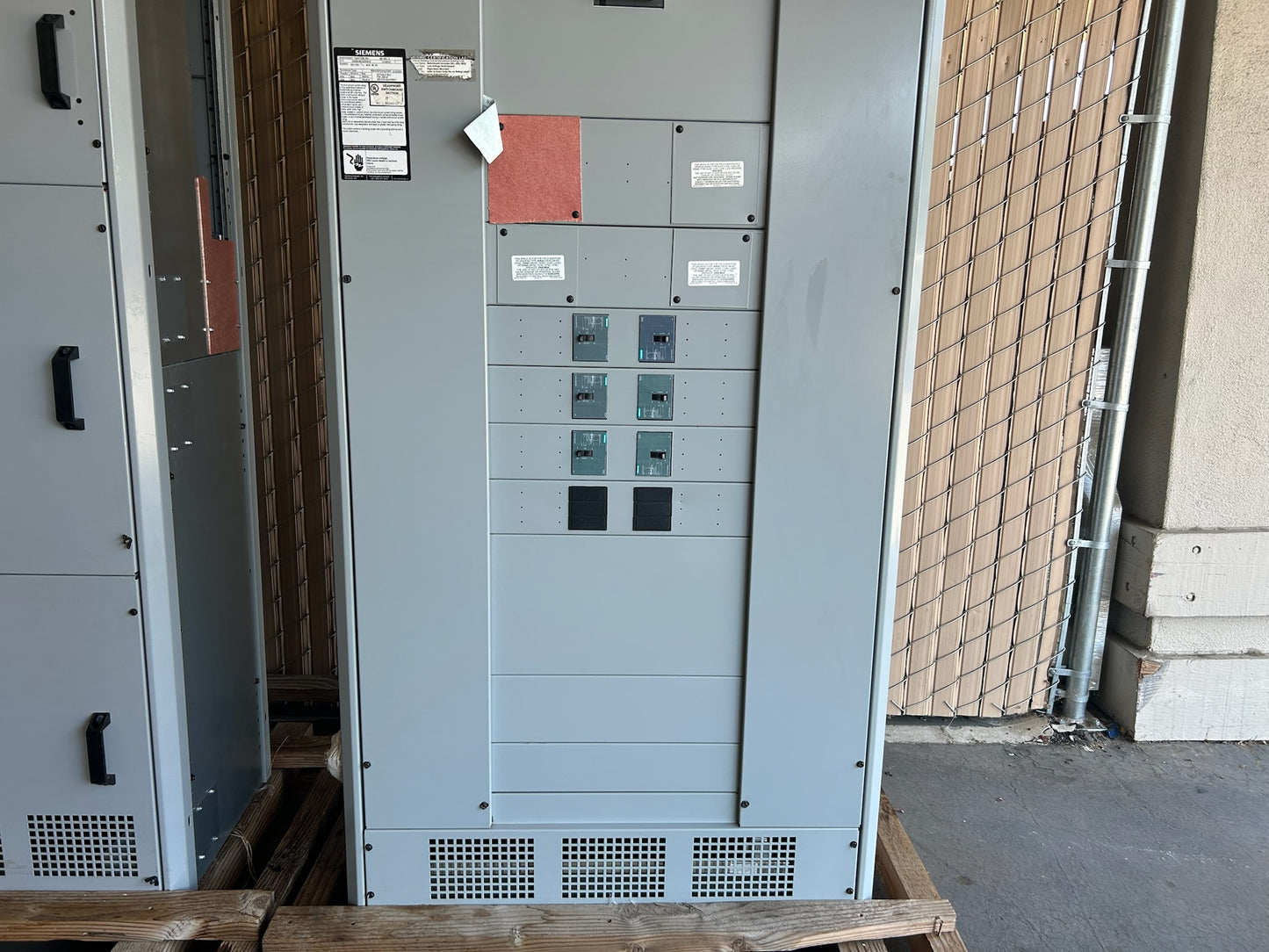 SIEMENS 800 AMP Switchboard & Meter 208Y/120V 60hz 3 Phase 4 Wire Distribution