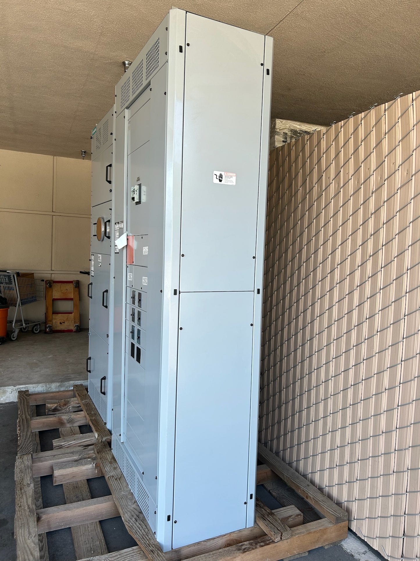 SIEMENS 800 AMP Switchboard & Meter 208Y/120V 60hz 3 Phase 4 Wire Distribution