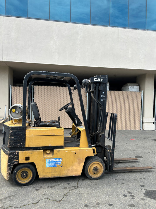 Caterpillar 1990 T40D Forklifts LIFTING Equipment Cap 5100 lbs Atch 10.75FT High
