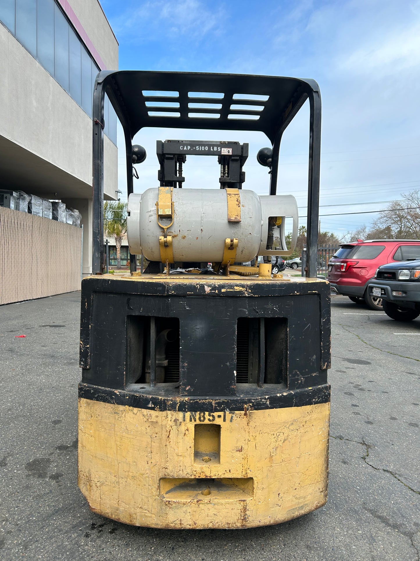 Caterpillar 1990 T40D Forklifts LIFTING Equipment Cap 5100 lbs Atch 10.75FT High
