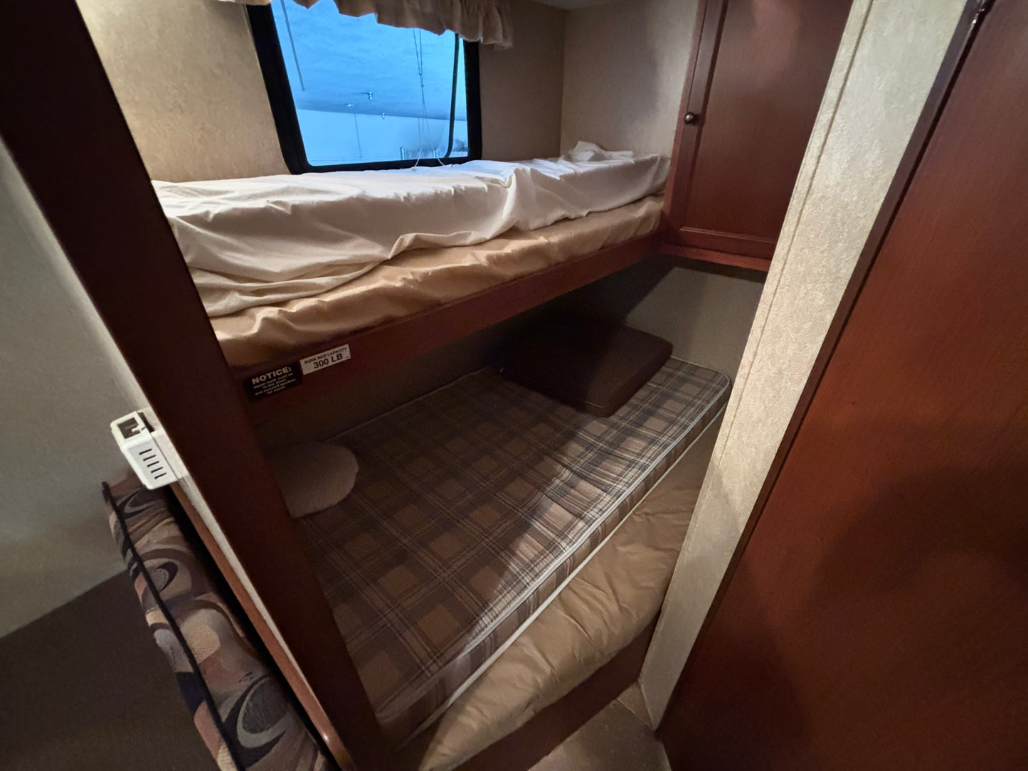 2012 Dutchmen Sport 185DB RV- Travel Trailer Sleeps 7 Person Cold AC
