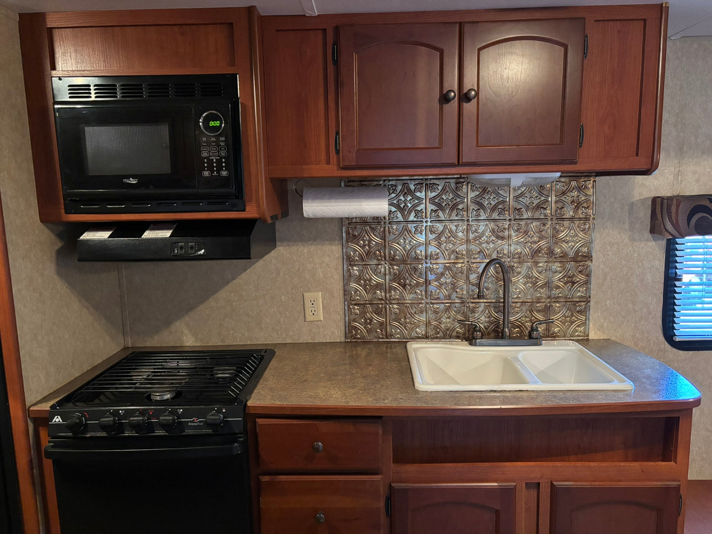 2012 Dutchmen Sport 185DB RV- Travel Trailer Sleeps 7 Person Cold AC