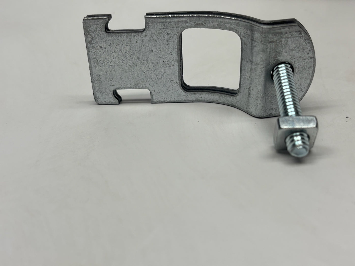 100 PK Eaton B-Line B2211PAZN 1-1/4" Two-Piece Pipe Clamp for Conduit Support