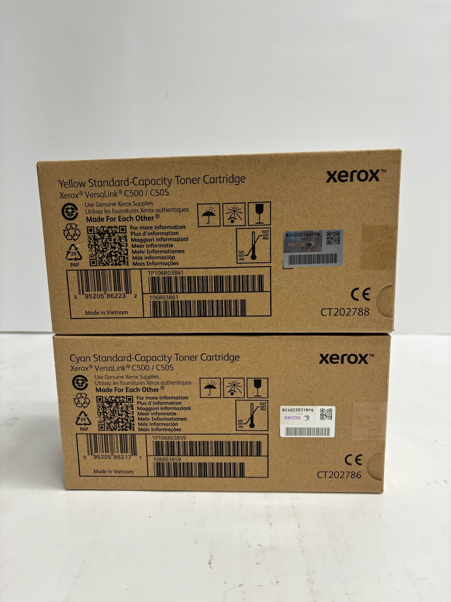2 Genuine Xerox VersaLink C500, C505 Standard-Cap. CY Toner 106R03859, 106R03861